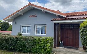 APARTAMENTO NIK en casa chalet con parking y jardin